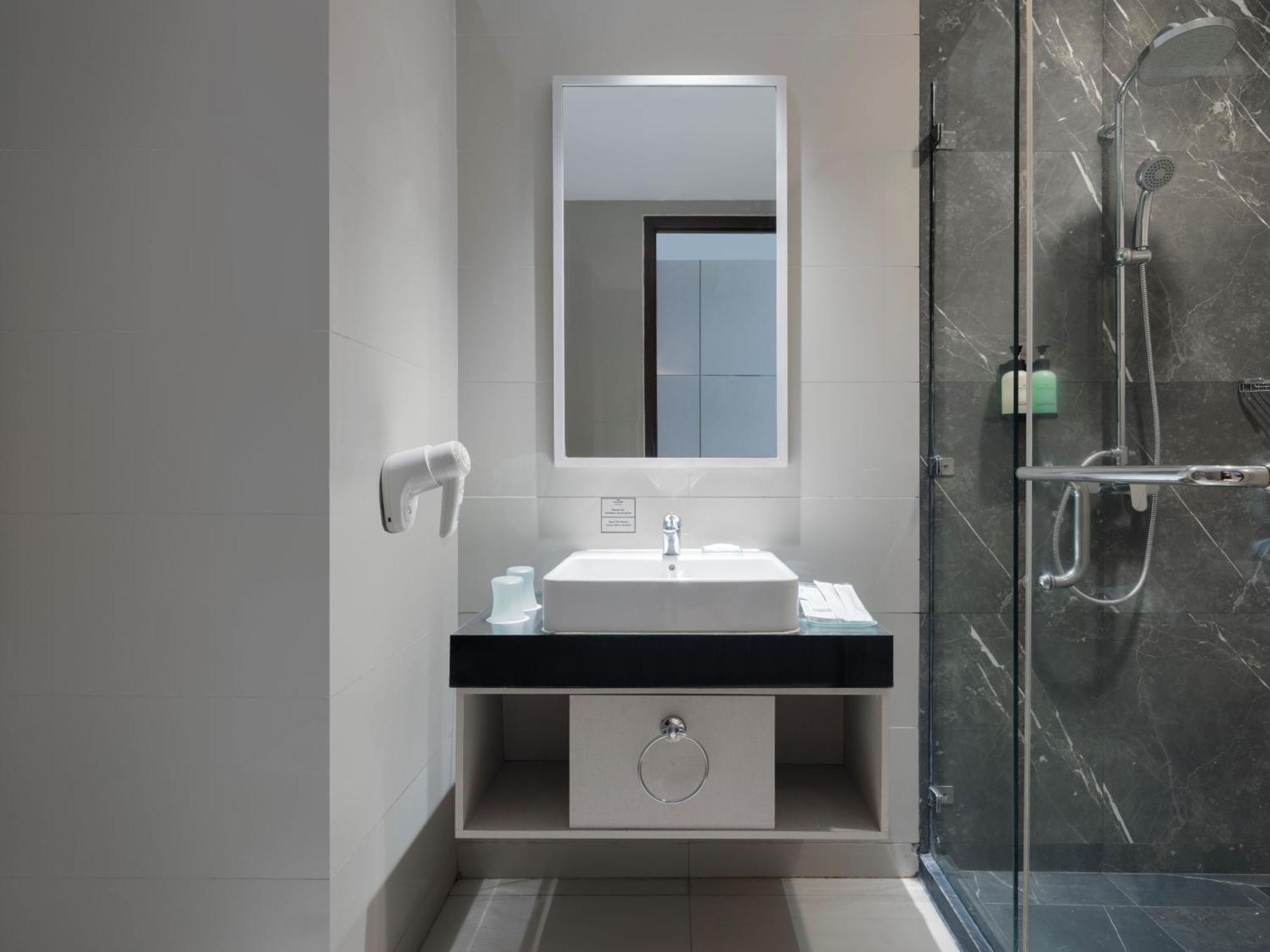 Santika Premiere Bintaro Hotel Серпонг Екстериор снимка