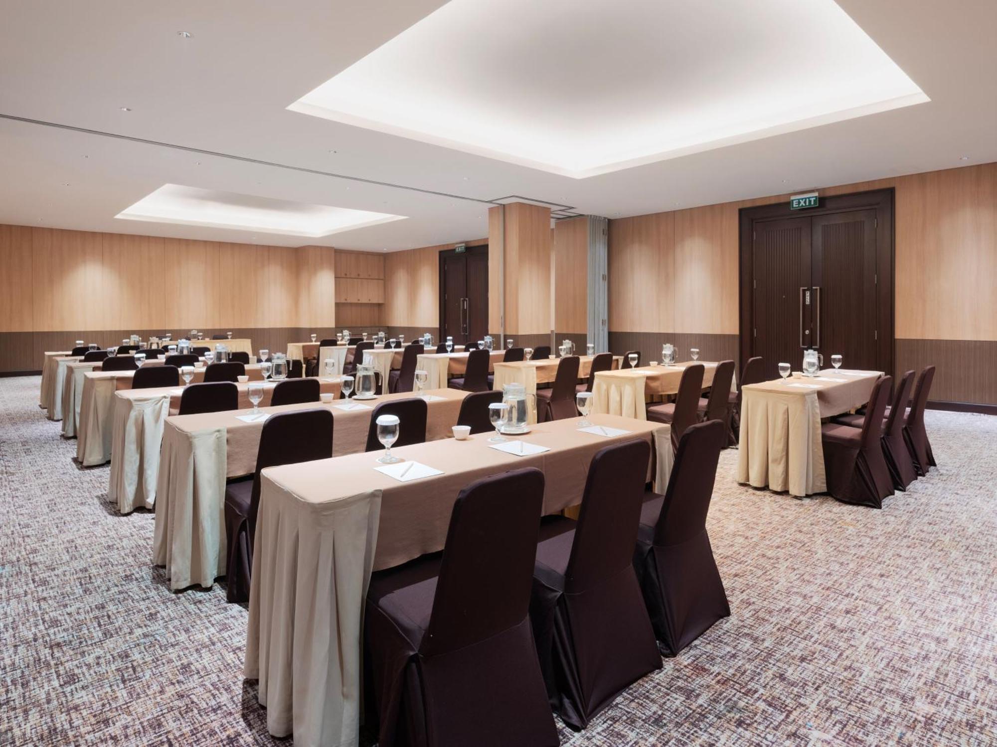 Santika Premiere Bintaro Hotel Серпонг Екстериор снимка