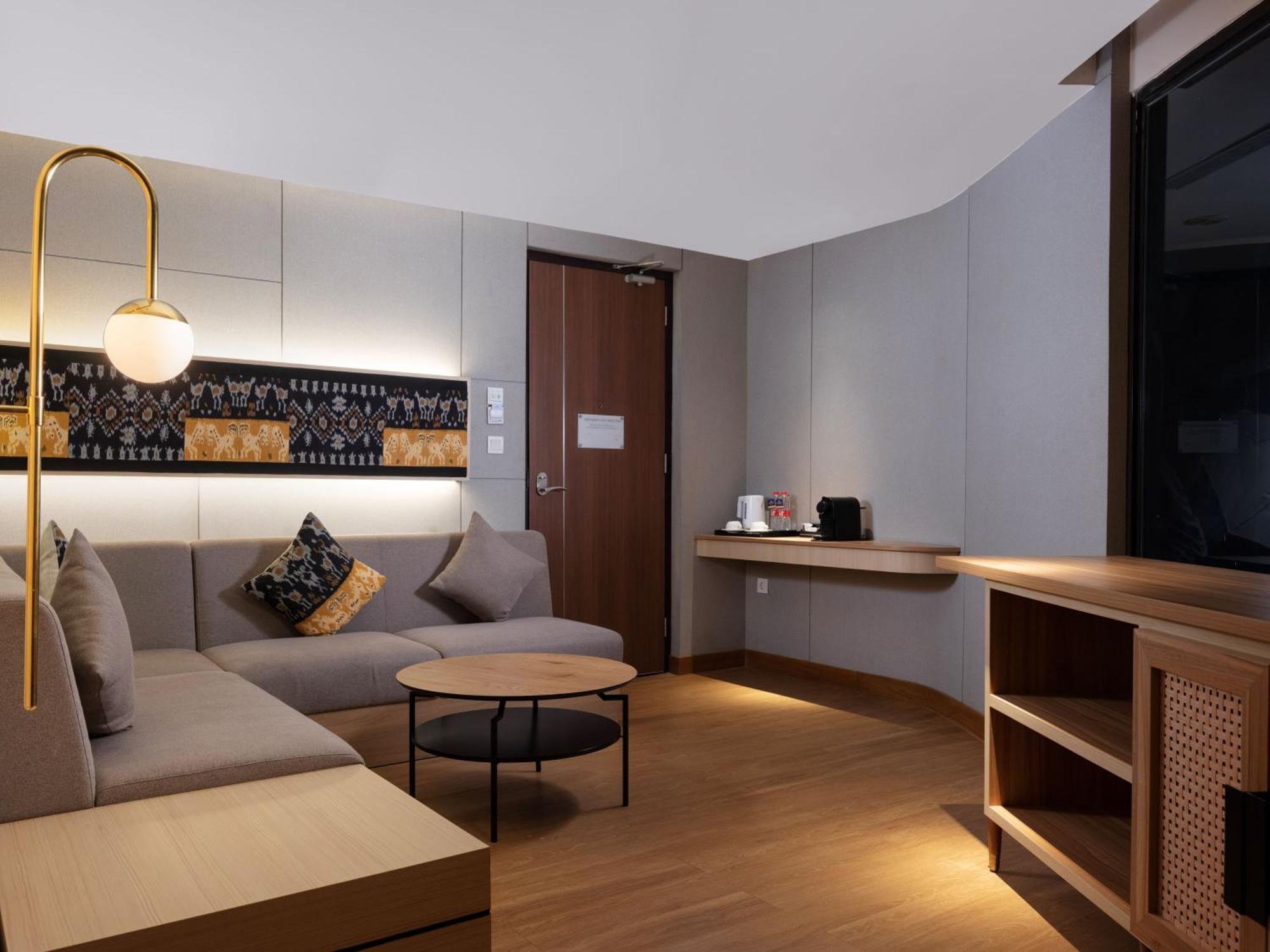 Santika Premiere Bintaro Hotel Серпонг Екстериор снимка