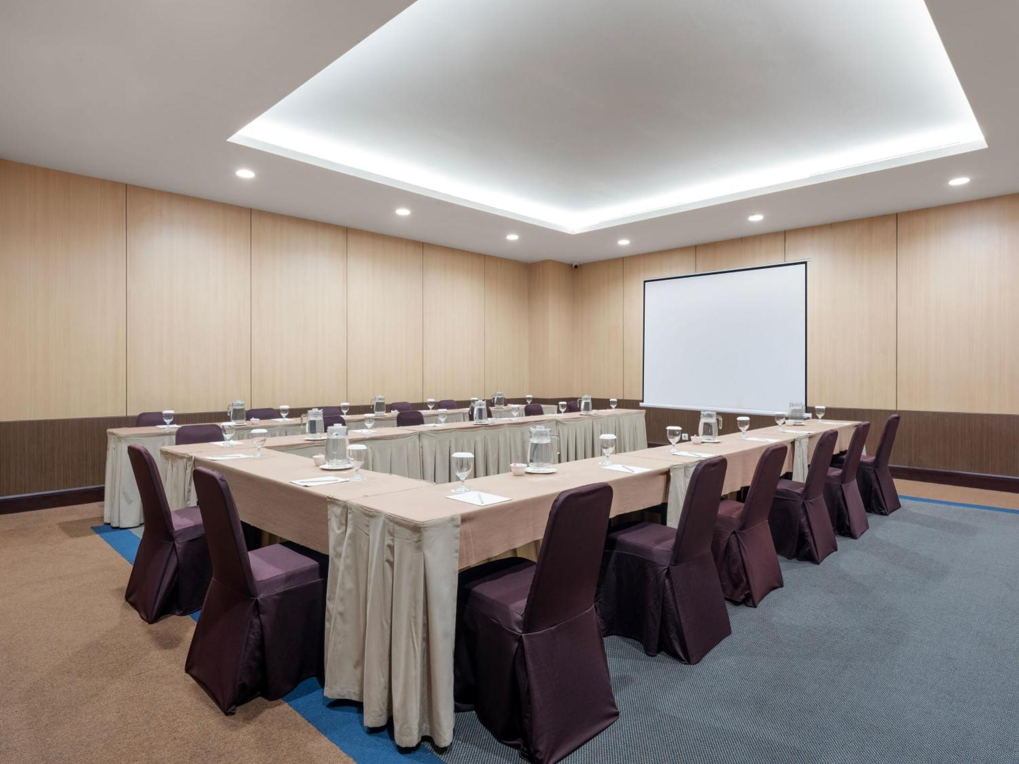 Santika Premiere Bintaro Hotel Серпонг Екстериор снимка