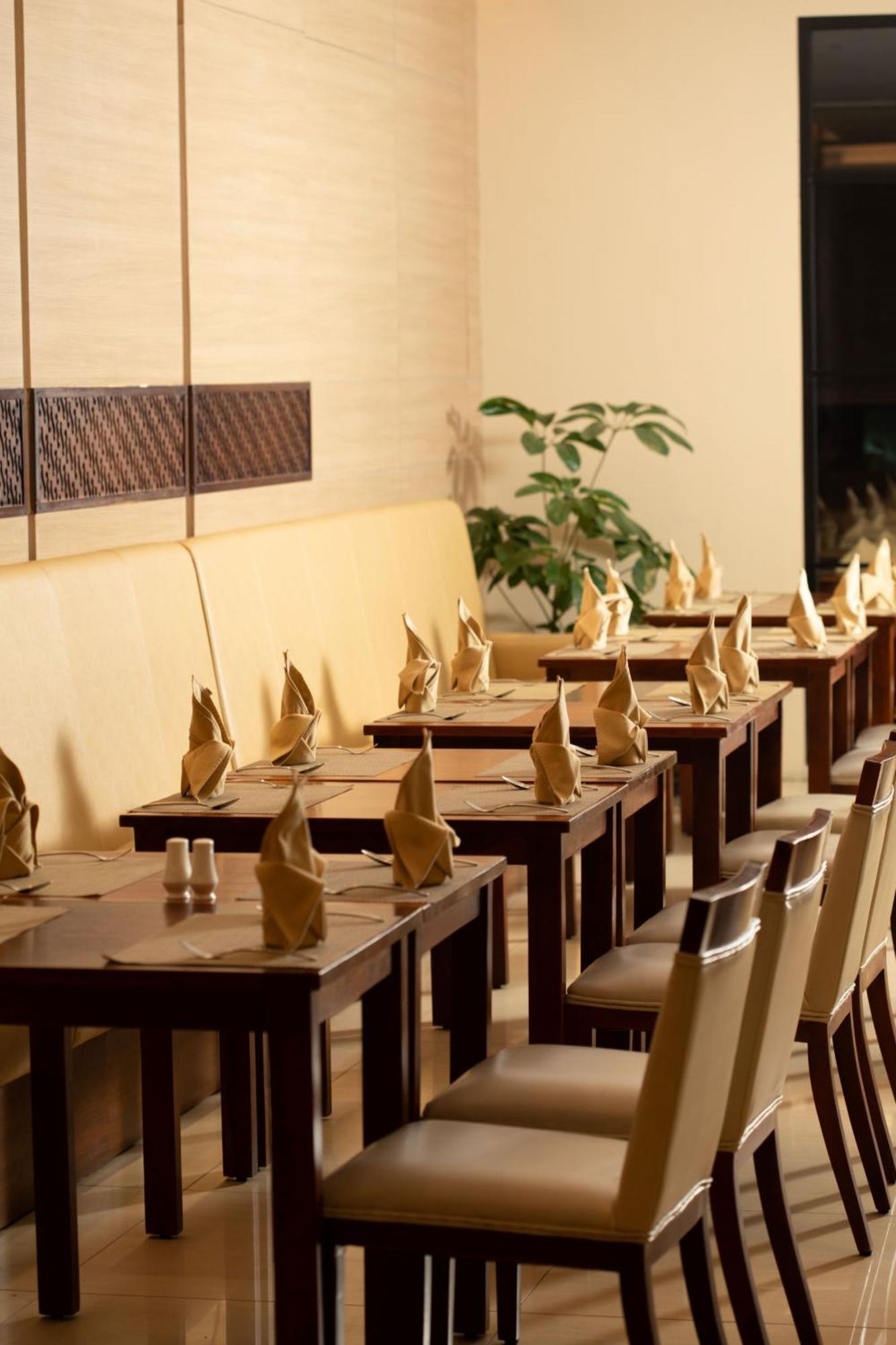 Santika Premiere Bintaro Hotel Серпонг Екстериор снимка