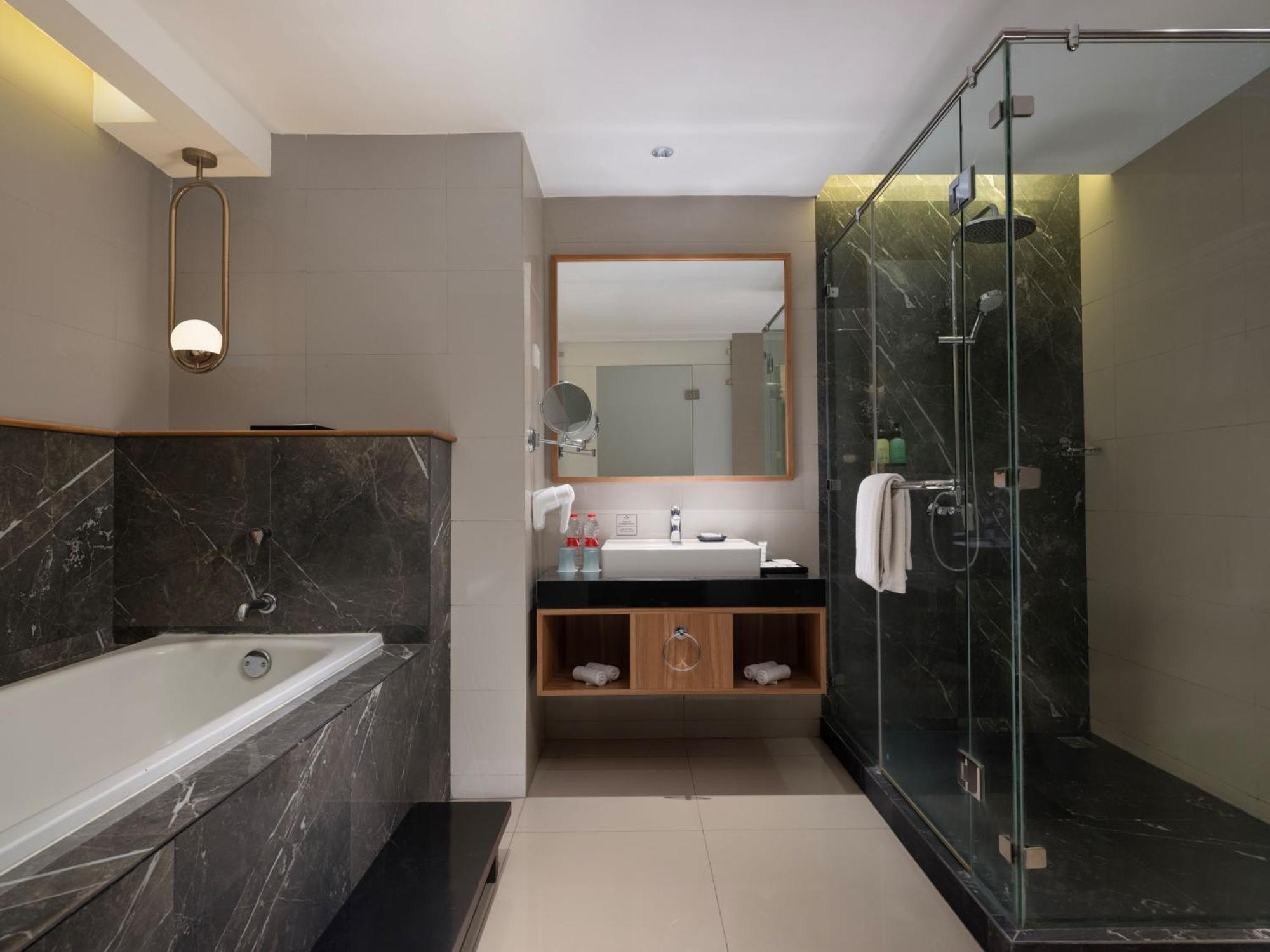 Santika Premiere Bintaro Hotel Серпонг Екстериор снимка