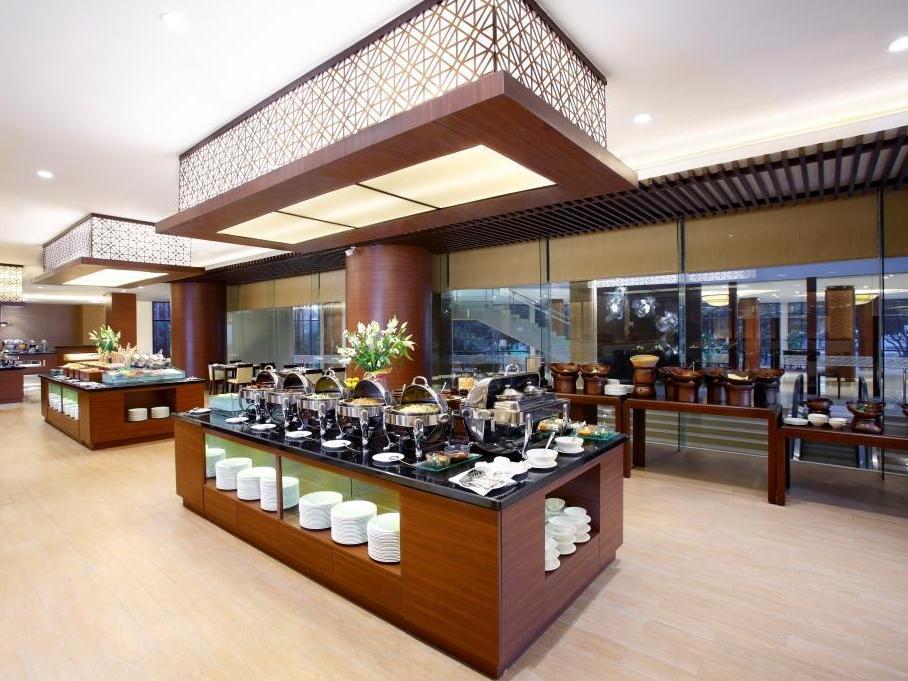 Santika Premiere Bintaro Hotel Серпонг Екстериор снимка